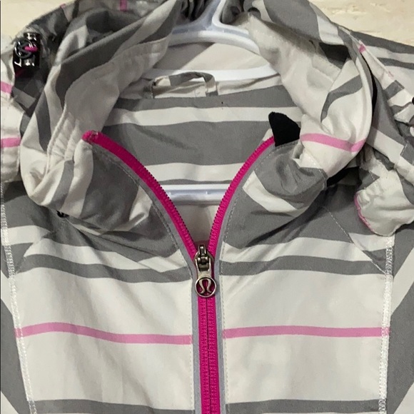Lululemon run hustle jacket 🦄 - Picture 3 of 8